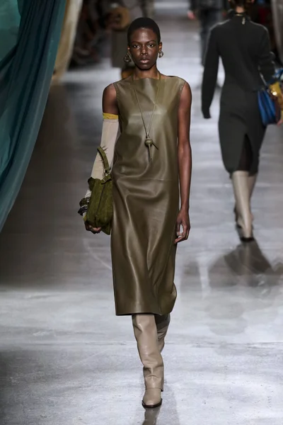 Look 17